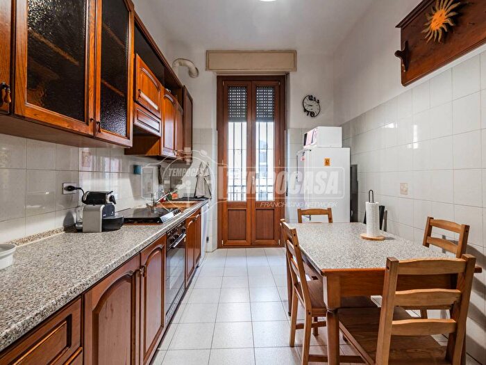Appartamento trilocale in affitto in Viale Gian Galeazzo, Ticinese, Milano