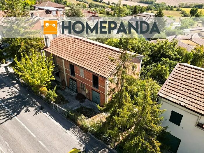 Appartamento con 9 locali in vendita in Via Orti, Belvedere Ostrense