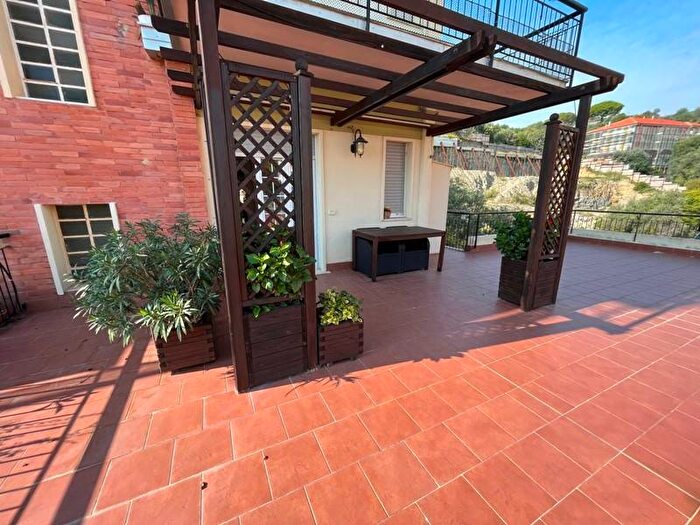 Appartamento bilocale in affitto in Via Padre Lorenzo Piazza, Centro, Varazze