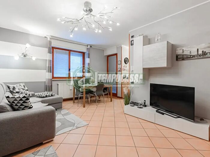 Appartamento trilocale in vendita in Via Roma, Zanica