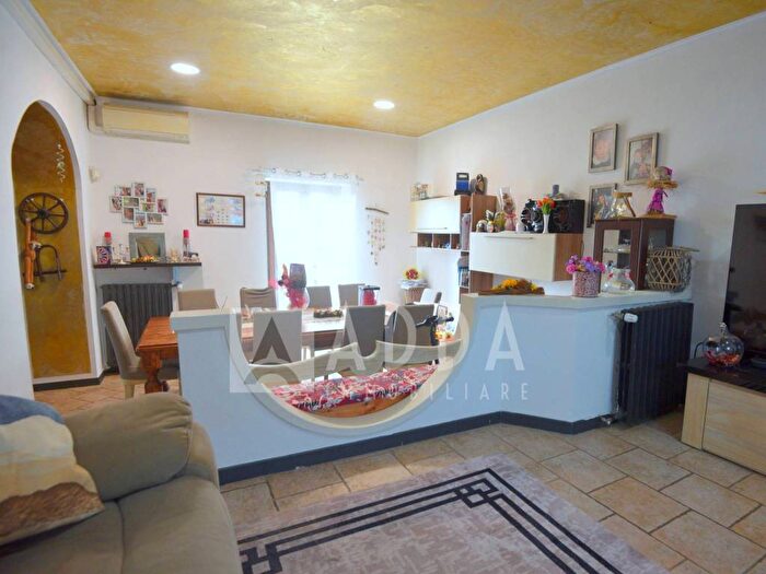 Appartamento quadrilocale in affitto in Via Corte di Barriano, Centro, Missaglia