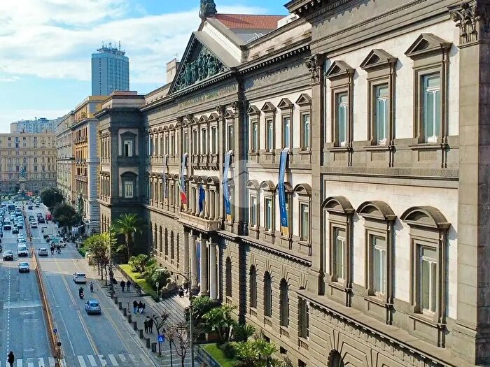 Appartamento quadrilocale in vendita in Corso Umberto, Napoli