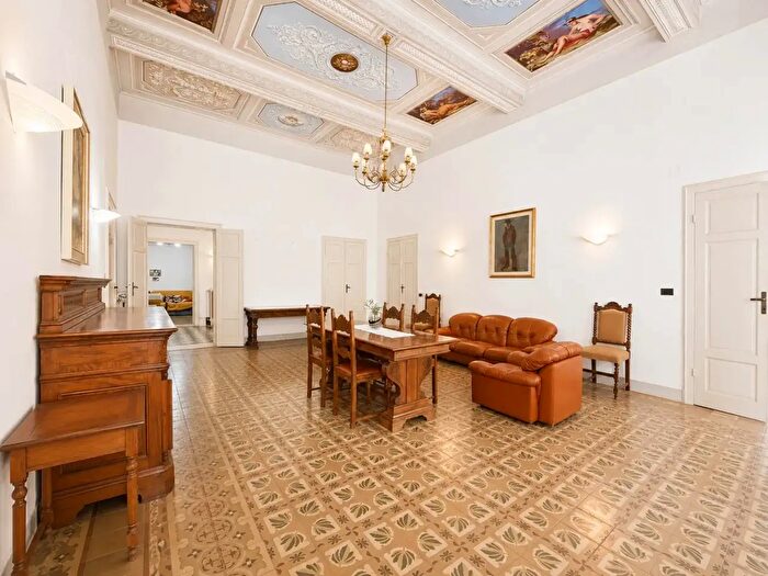Appartamento con 12 locali in vendita in Livorno