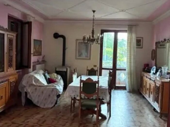 Casa con 6 locali in vendita in Viguzzolo