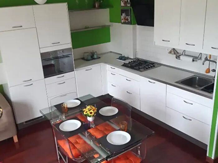 Appartamento trilocale in affitto in Via Mazzincollo, Sarzana