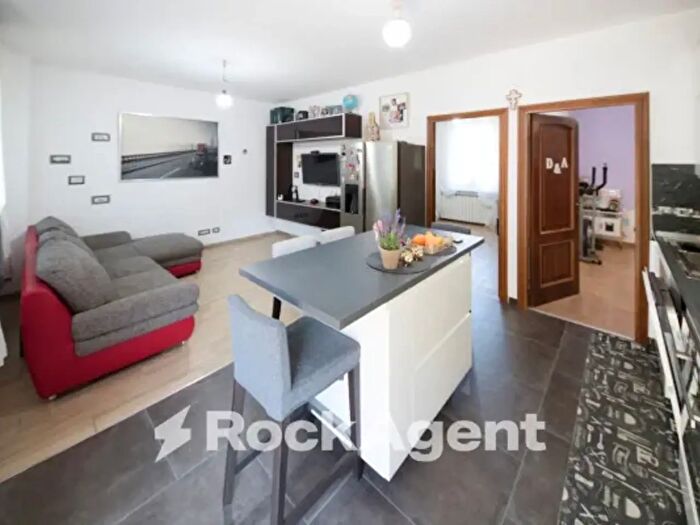 Appartamento trilocale in vendita in Via Monte Grappa, Mignanego