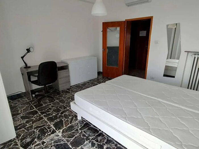 Appartamento monolocale in affitto in Via Fregni, Modena