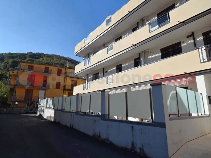 Casa trilocale in vendita in Via Vittoria, Siano