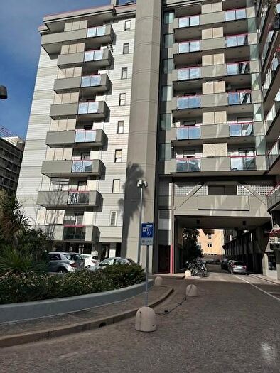 Appartamento con 5 locali in affitto in Via Amendola, Bari