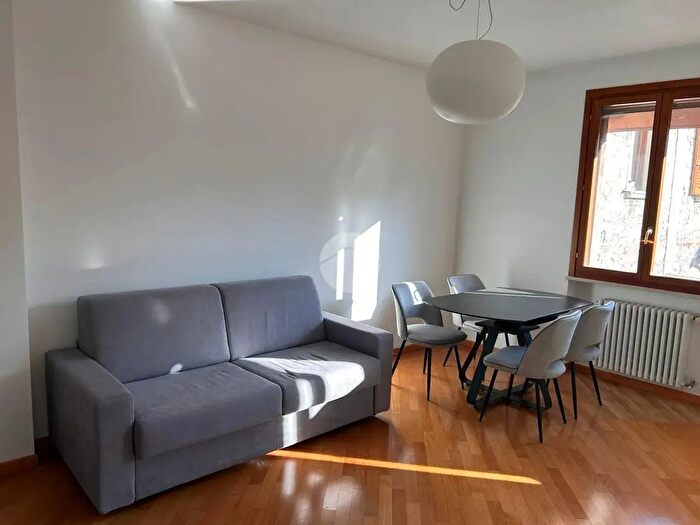 Appartamento trilocale in affitto in Piazza Garibaldi, Desenzano Del Garda