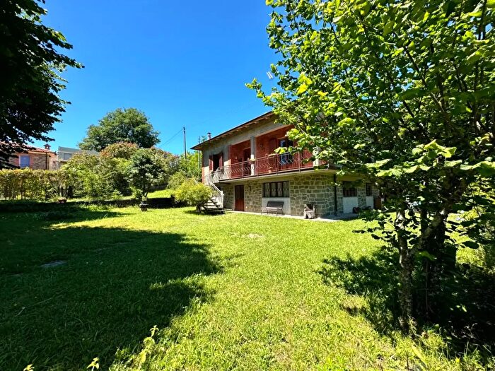 Casa con 10 locali in vendita in Marliana