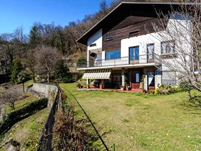 Casa quadrilocale in vendita in Via Ventiquattro Maggio Località Giare Crevola Sesia Varallo Cellio con Breia Vercelli Piemonte Italia, Varallo