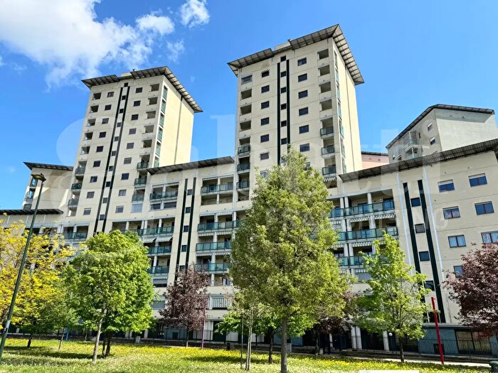 Appartamento trilocale in vendita in Via Valprato, Torino