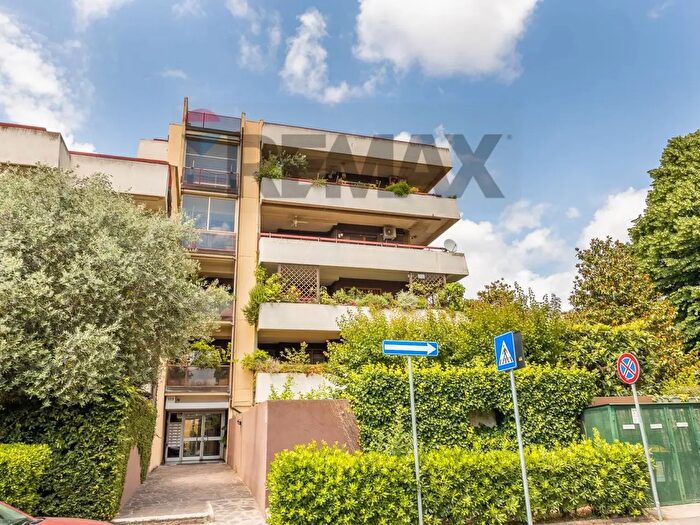 Appartamento trilocale in vendita in Via Ugo Inchiostri, Roma