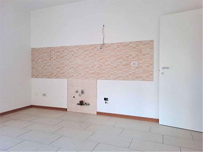 Appartamento trilocale in affitto in Via Abondi, Maccani Campotrentino, Trento