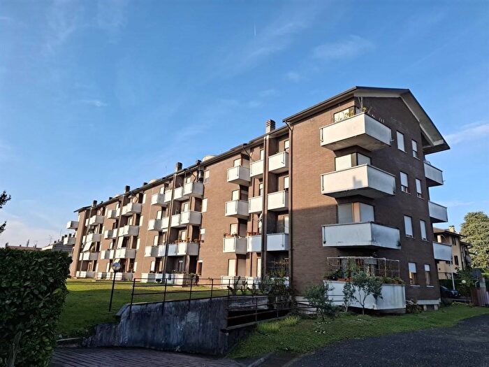 Appartamento quadrilocale in vendita in Via Cattaneo, Meda