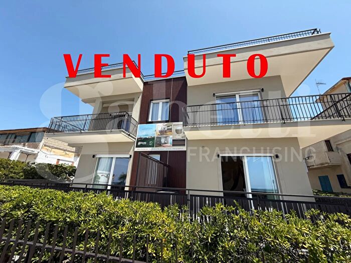 Appartamento trilocale in vendita in Via Lungomare Nazario Sauro, Minturno