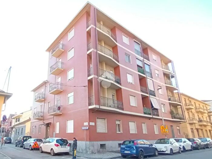 Appartamento trilocale in vendita in Via Rismondo, Torino