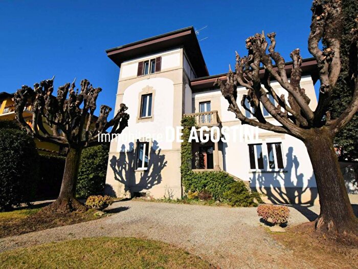 Casa con 6 locali in affitto in via XXIV Maggio, Centro, Arona