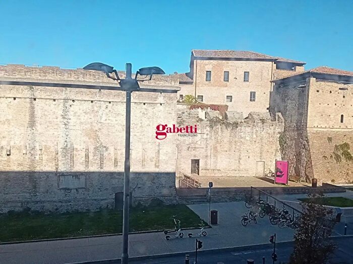 Appartamento con 6 locali in vendita in Rimini