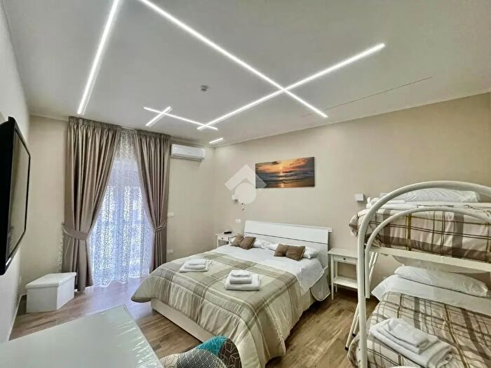 Appartamento bilocale in affitto in Via Casanova, Napoli