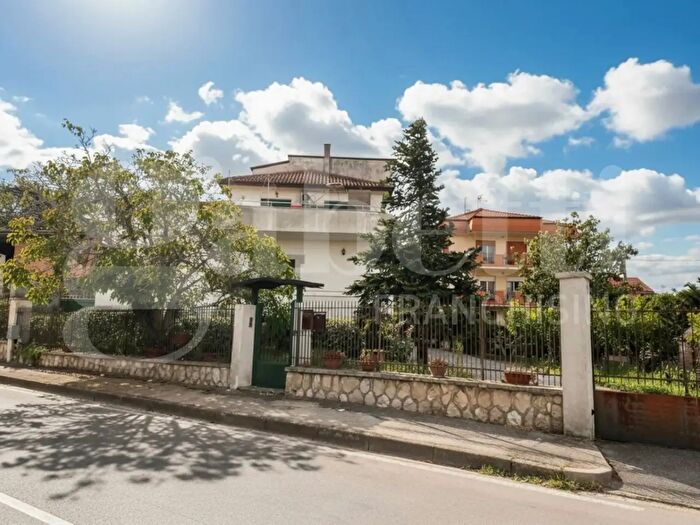 Casa con 12 locali in vendita in Via Martiri di Nassirya, Capua