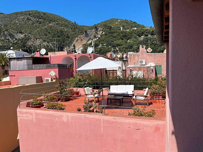 Appartamento trilocale in affitto in Piazza dei Pescatori, Varigotti, Finale Ligure
