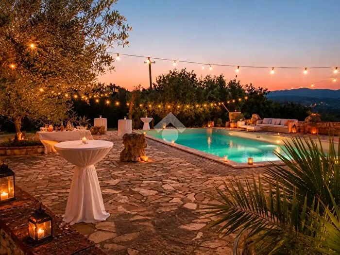 Casa con 10 locali in vendita in Strada Fontana della Mandorla, Terni