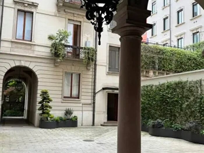 Appartamento con 6 locali in affitto in Via Lorenzo Mascheroni, Milano