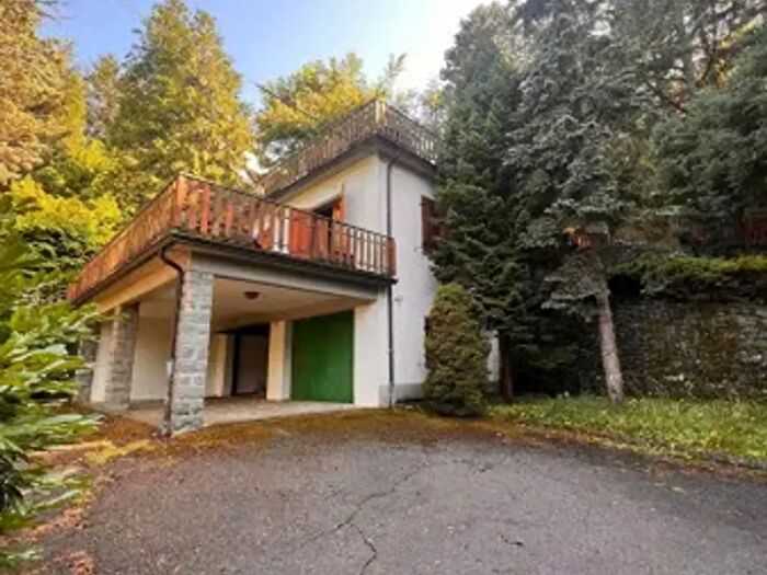 Casa con 6 locali in vendita in Via Casa Mezzanotte, Pievepelago