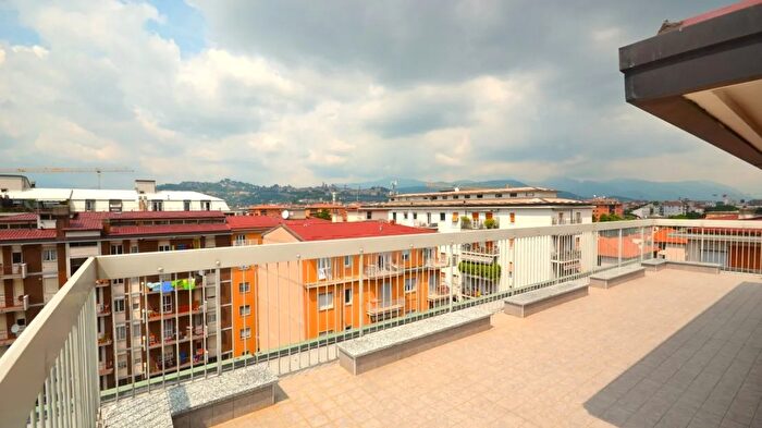 Appartamento con 5 locali in vendita in Via Caldara Bergamo Bergamo Bergamo Limitrofi Bergamo, Bergamo