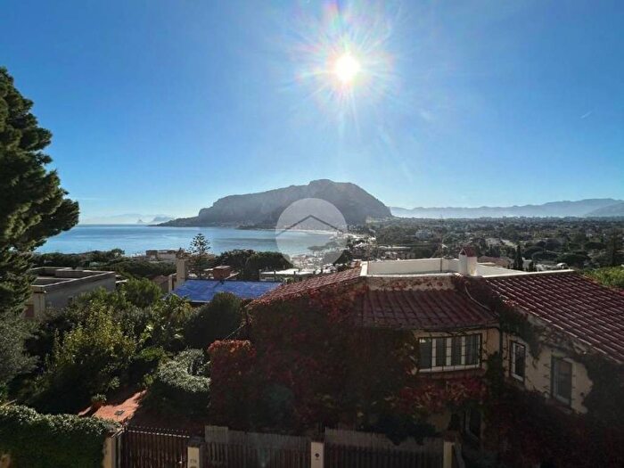Appartamento bilocale in affitto in Via Saffo, Mondello Valdesi, Palermo