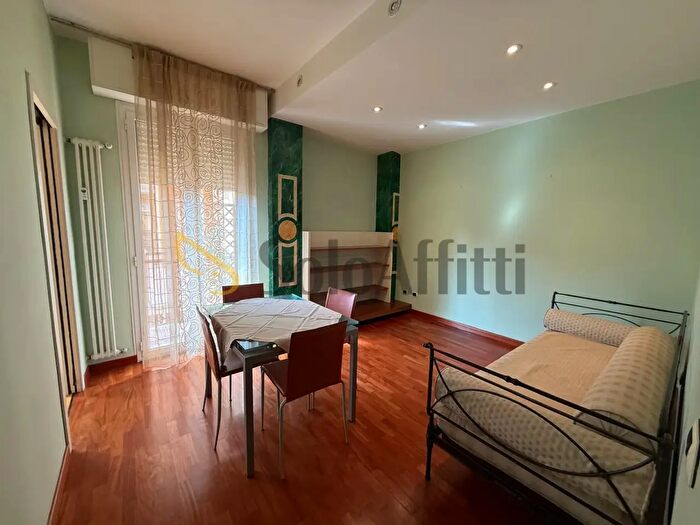 Appartamento quadrilocale in affitto in Viale C Sigonio, Modena