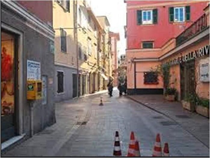 Appartamento trilocale in vendita in Via Rati, Cogoleto