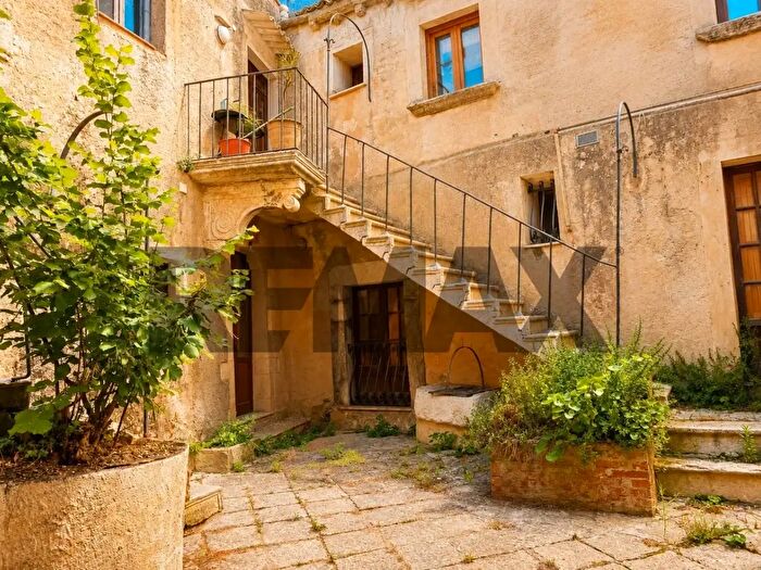 Appartamento con 6 locali in vendita in Erice