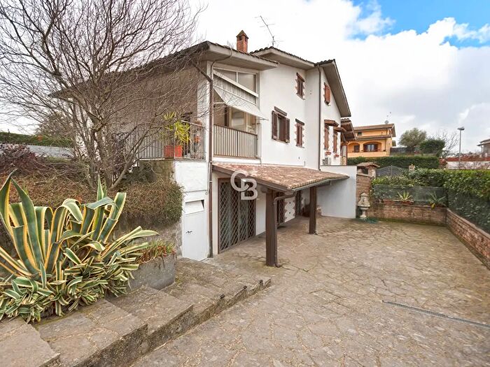 Casa con 6 locali in vendita in Via degli Oleandri, Vitorchiano