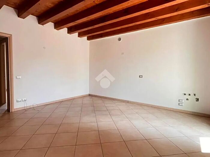 Appartamento trilocale in affitto in Via Sandro Pertini, Mezzane Di Sotto