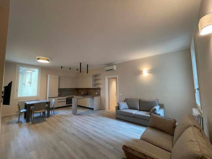 Appartamento con 5 locali in affitto in Via Massimo d'Azeglio, Saragozza dentro le Mura, Bologna