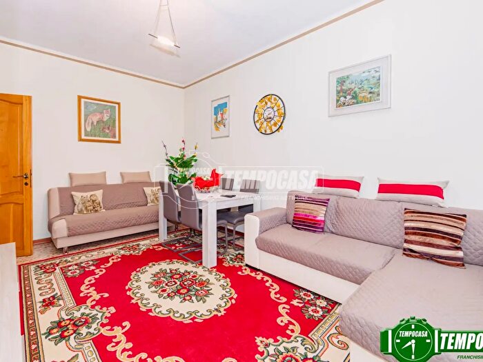 Appartamento bilocale in vendita in Strada Bobbio, Voghera