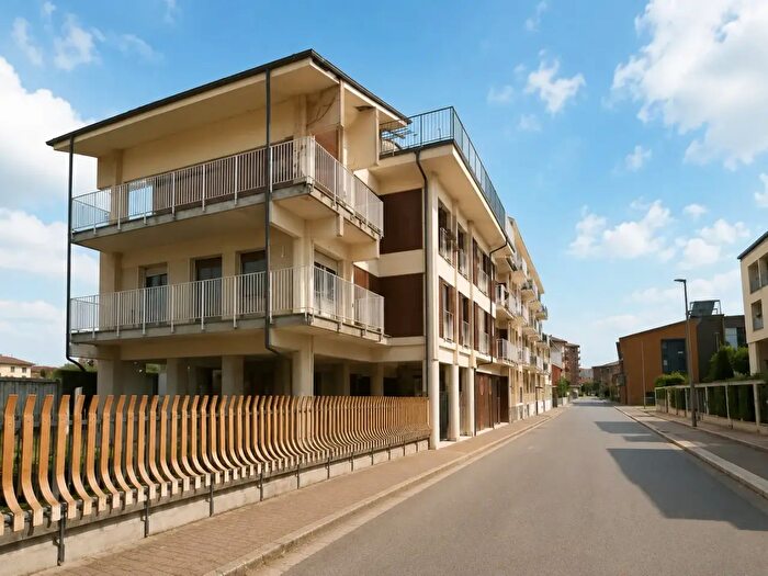 Appartamento quadrilocale in vendita in Via Bezzecca, Vercelli