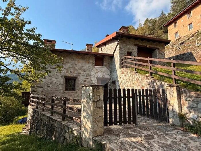 Casa quadrilocale in vendita in Località Ponticello, Berzo Demo