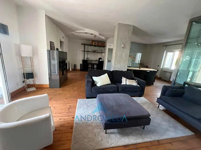 Casa quadrilocale in vendita in Giugliano In Campania