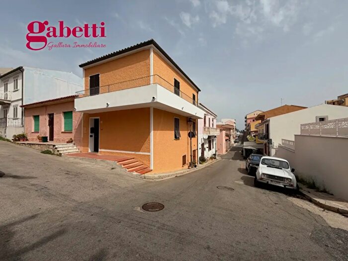 Appartamento trilocale in vendita in La Casa del Vicolo Via Azuni, Santa Teresa Gallura