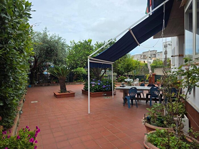Appartamento trilocale in affitto in Via Cuma, Centro, Bacoli