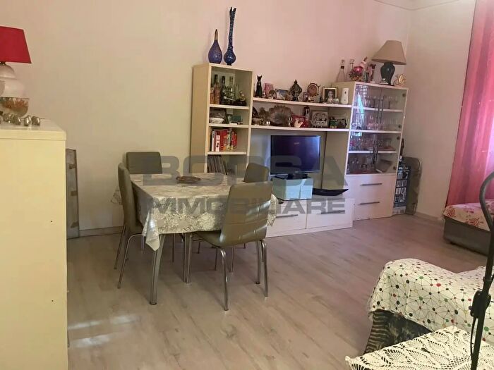 Appartamento trilocale in vendita in Via Carlo Goldoni, Livorno