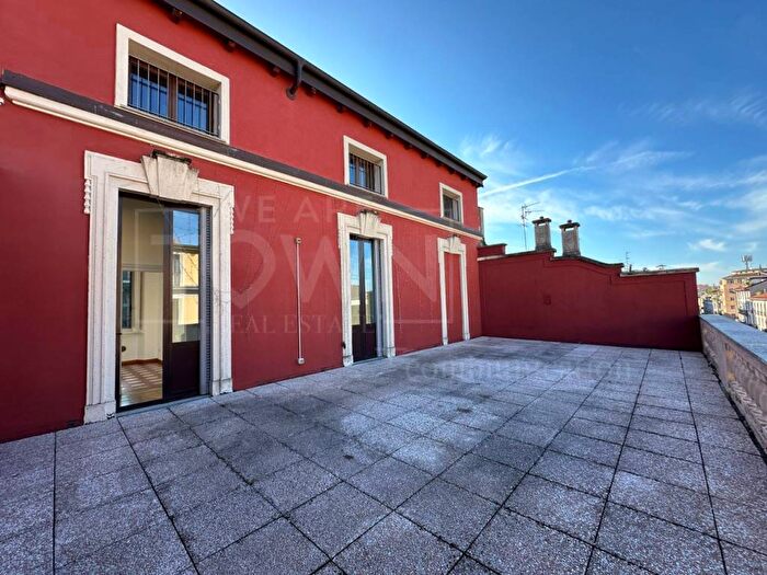 Appartamento trilocale in affitto in Via Spartaco, Cadore, Milano