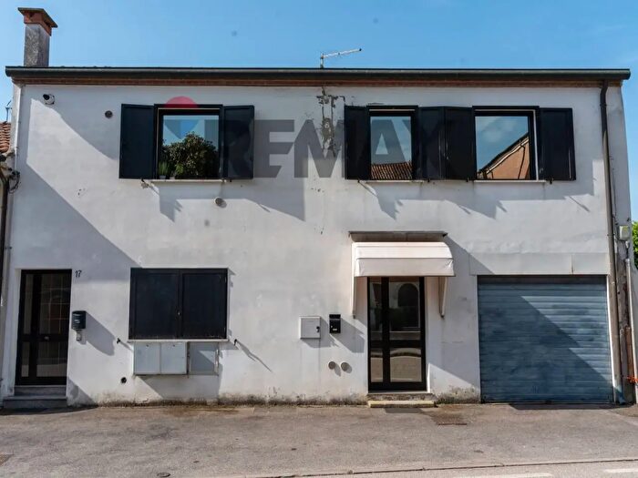 Casa quadrilocale in vendita in Rovigo