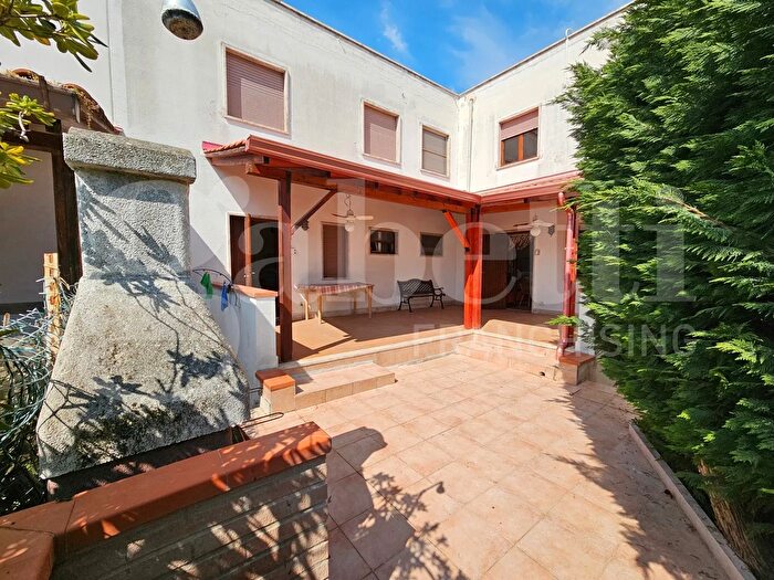 Casa trilocale in vendita in Via delle Dalie, Rodi Garganico