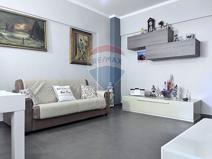 Appartamento trilocale in vendita in Via Sebastopoli, Pomezia