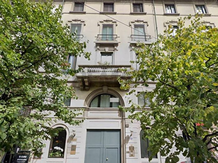 Appartamento bilocale in affitto in viale Vittorio Veneto, Repubblica, Milano